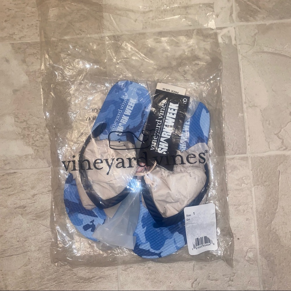 Vineyard vines shark week sandals
